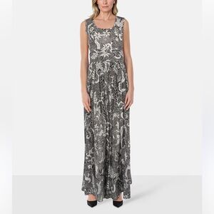 Diane Von Furstenberg Black and White Floral Paisley Maxi Dress size 6